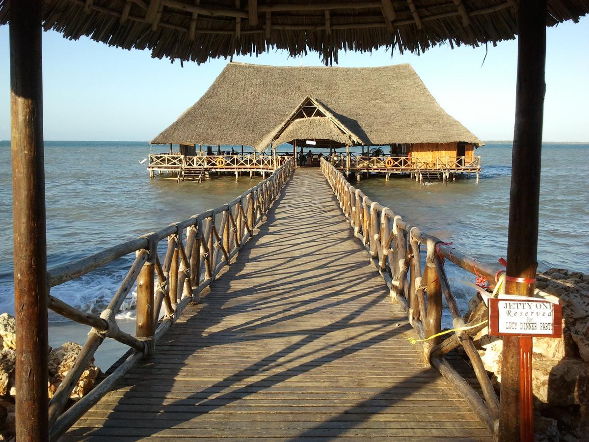 Giraffe Ocean View Hotel Daressalam Exterior foto